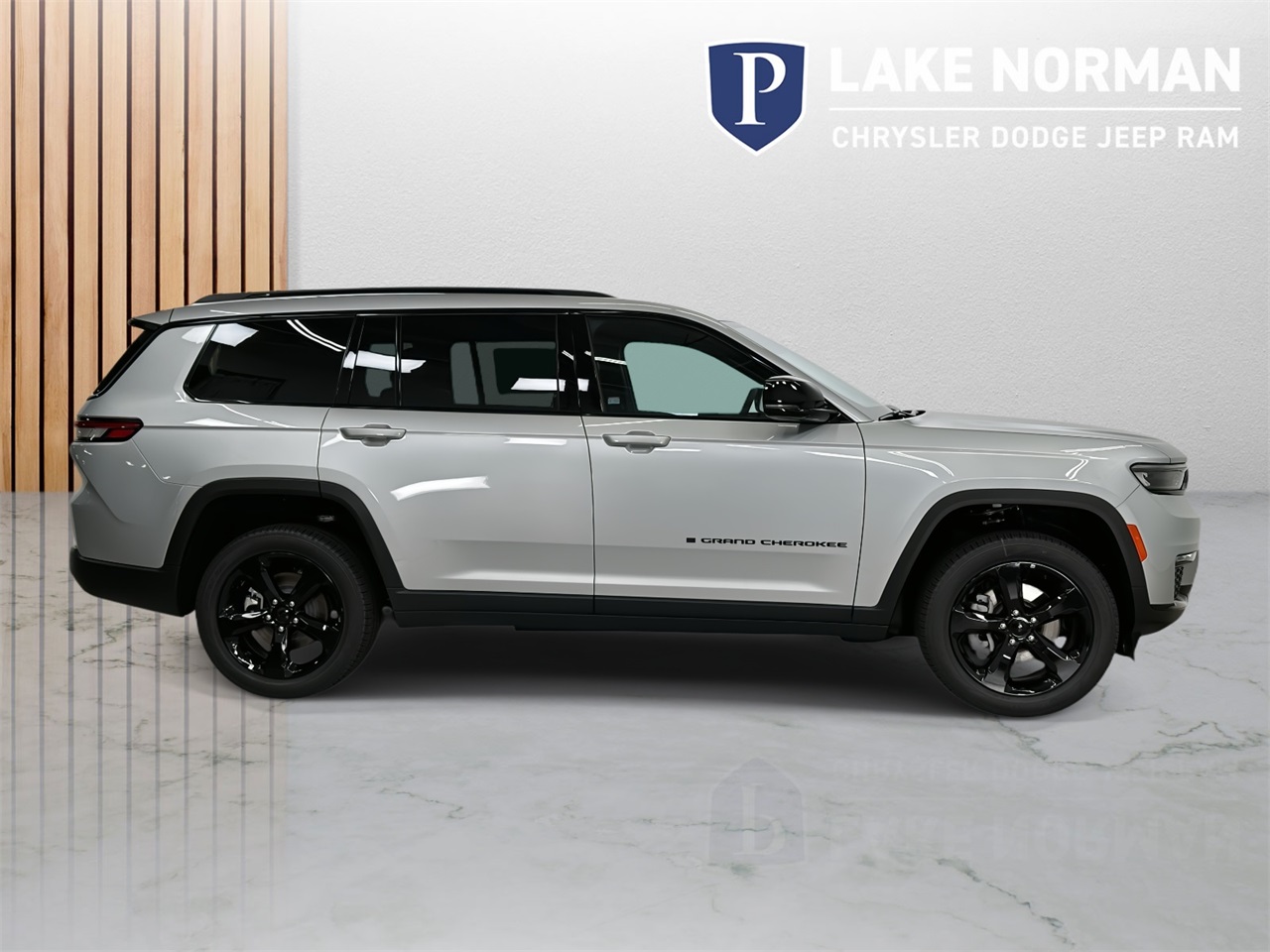 2025 Jeep Grand Cherokee Limited photo 3