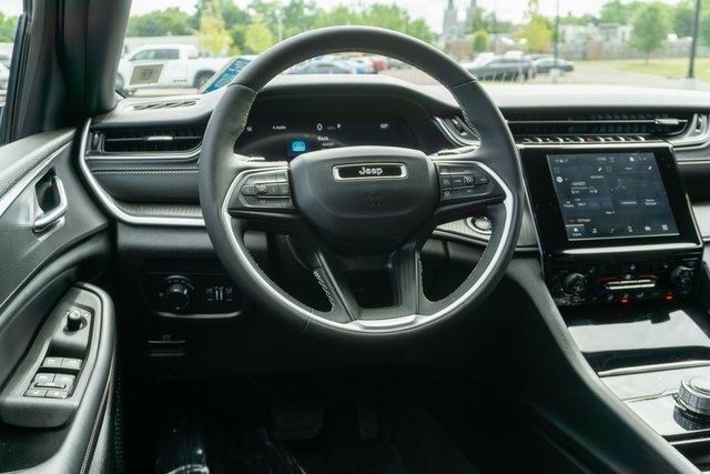 2023 Jeep Grand Cherokee Altitude photo 8