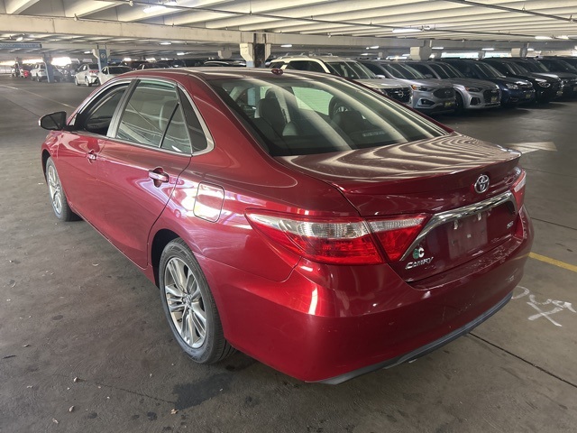 2017 Toyota Camry SE photo 3