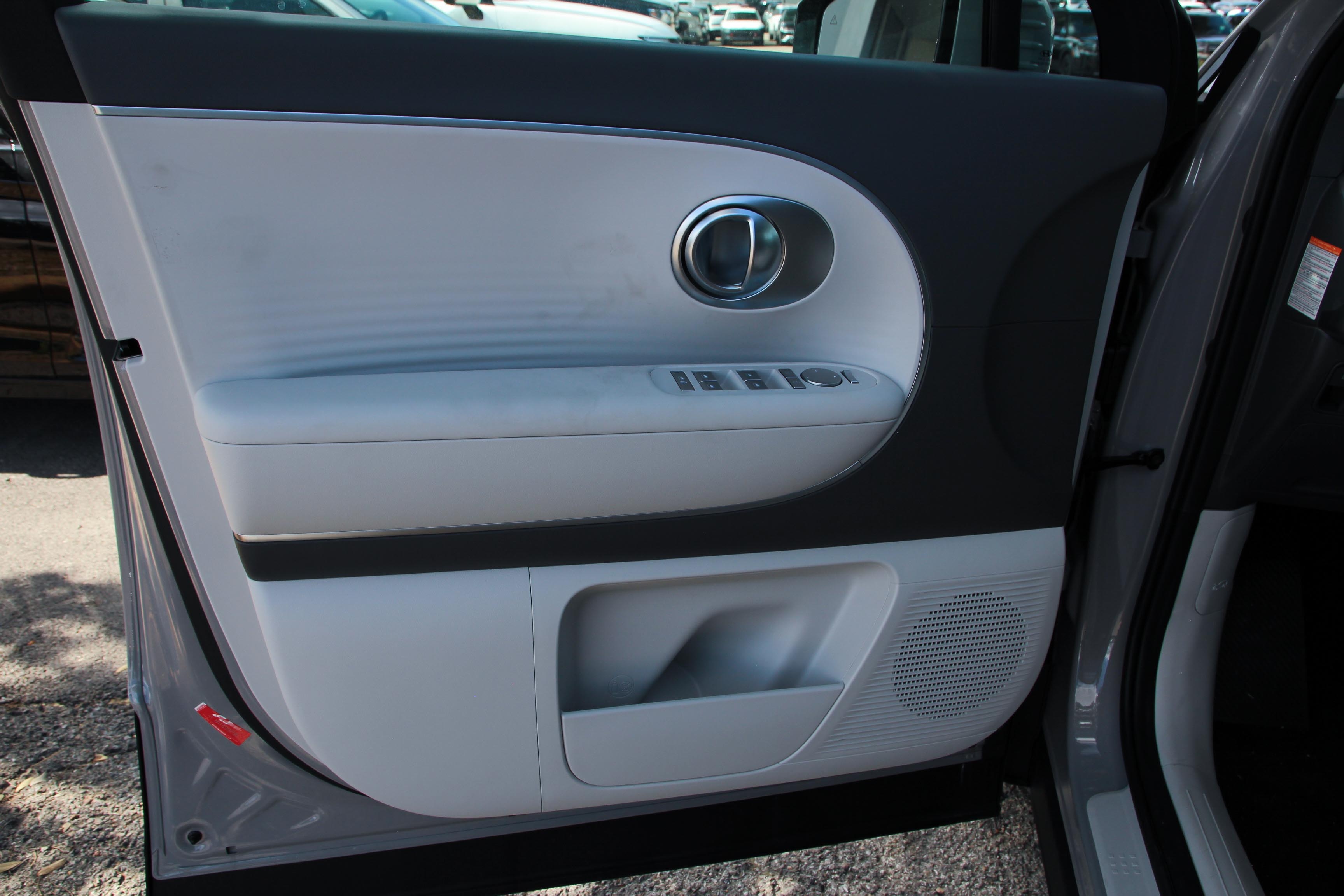 2026 Hyundai Ioniq SE photo 7