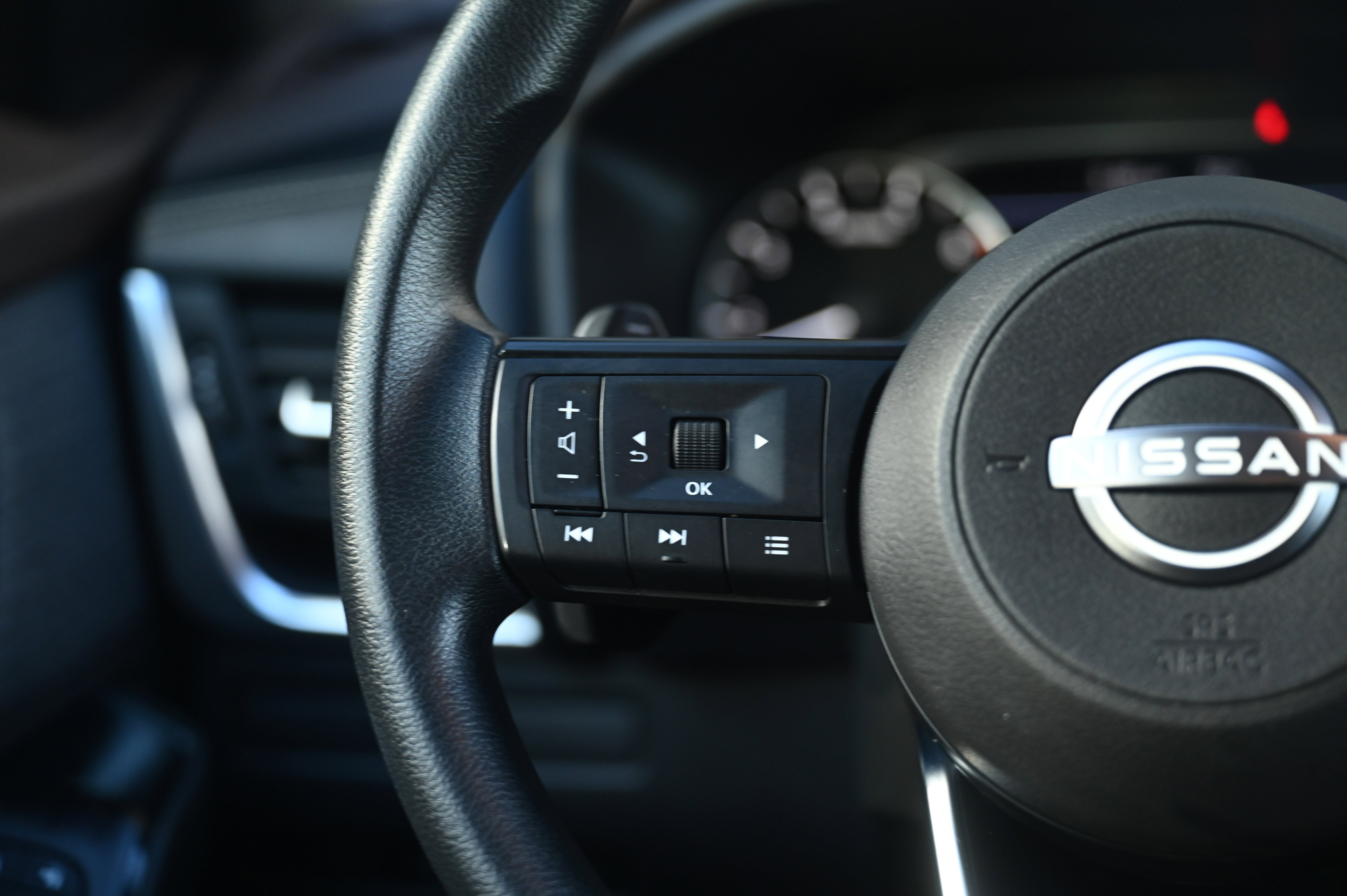 2023 Nissan Rogue S photo 29