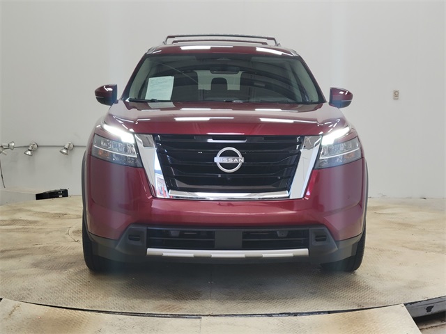 2023 Nissan Pathfinder Platinum photo 5