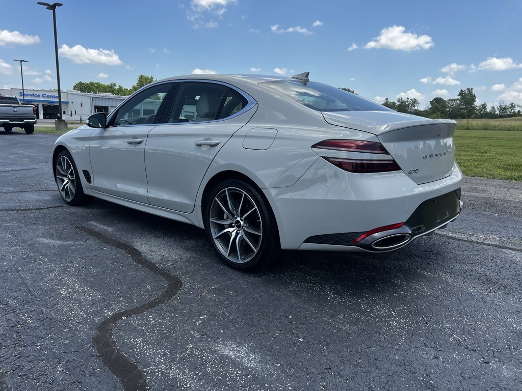2024 Genesis G70 2.5T photo 2