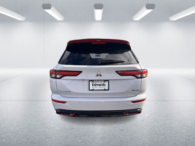 2024 Mitsubishi Outlander photo 4