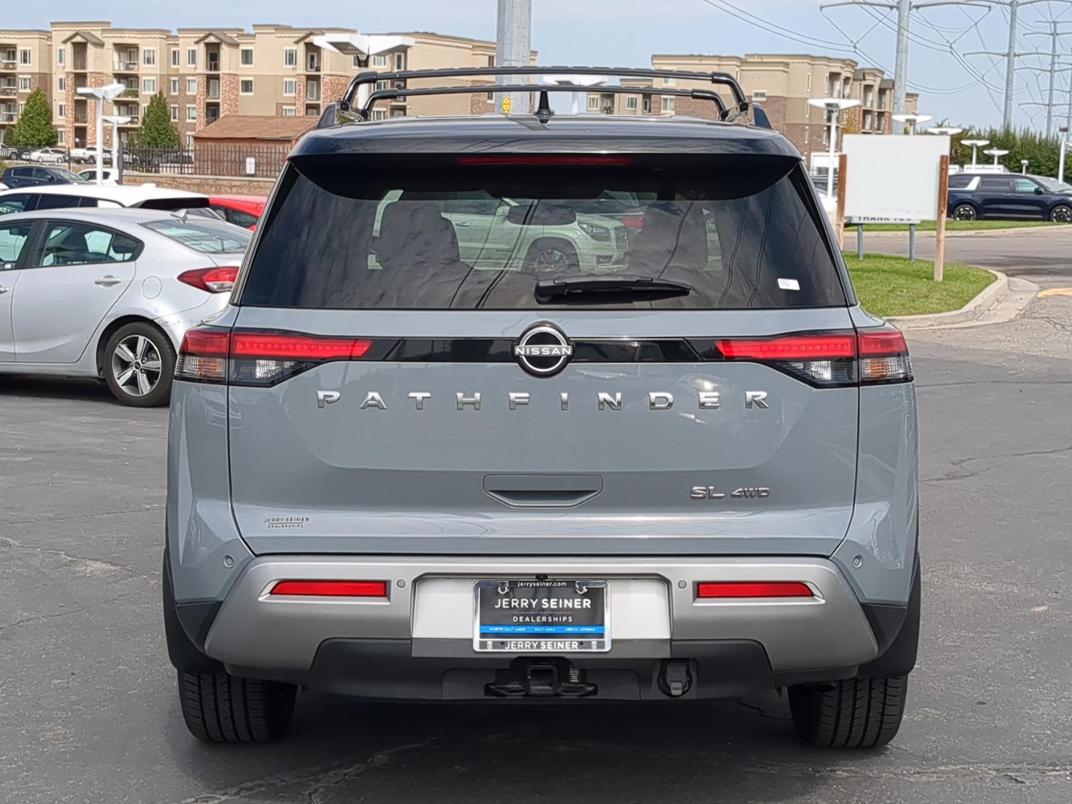 2022 Nissan Pathfinder SL photo 4
