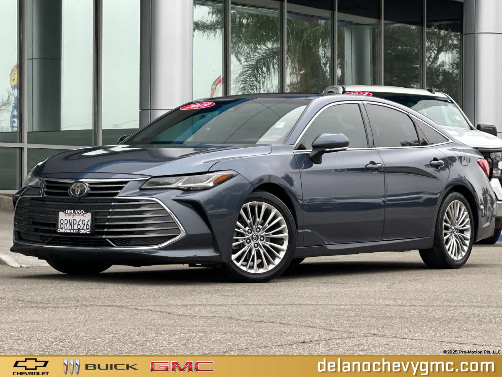 2019 Toyota Avalon Limited's photo