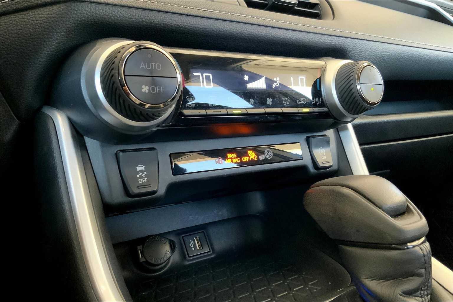 2024 Toyota RAV4 XLE photo 29