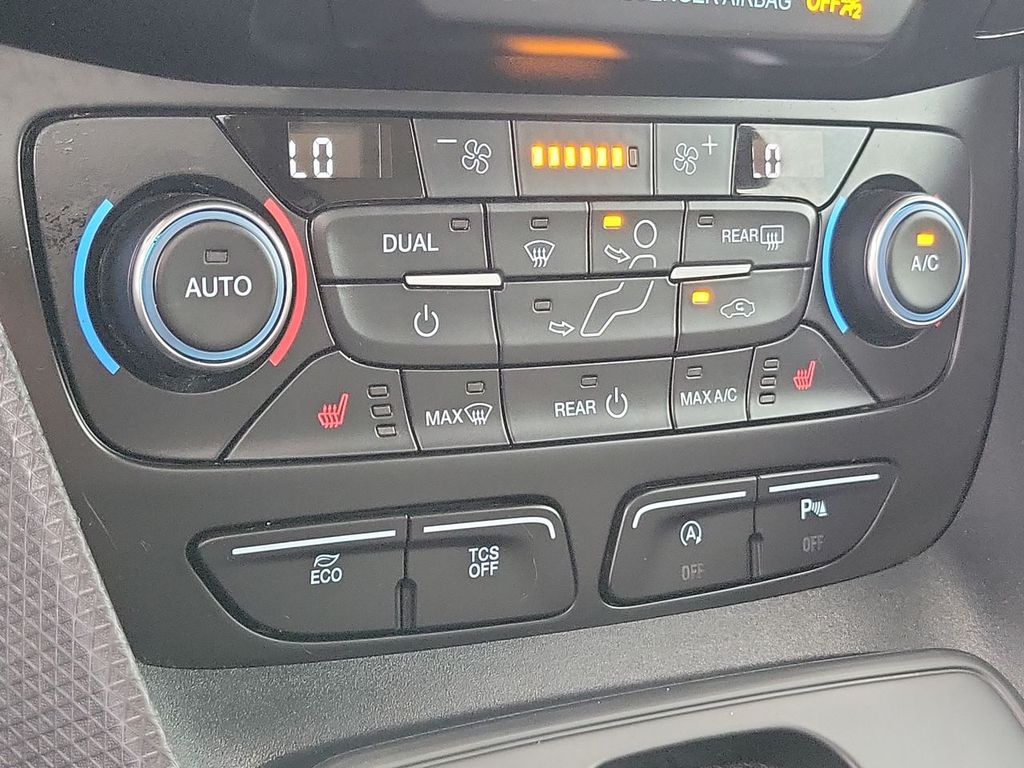 2022 Ford Transit Connect Titanium photo 32