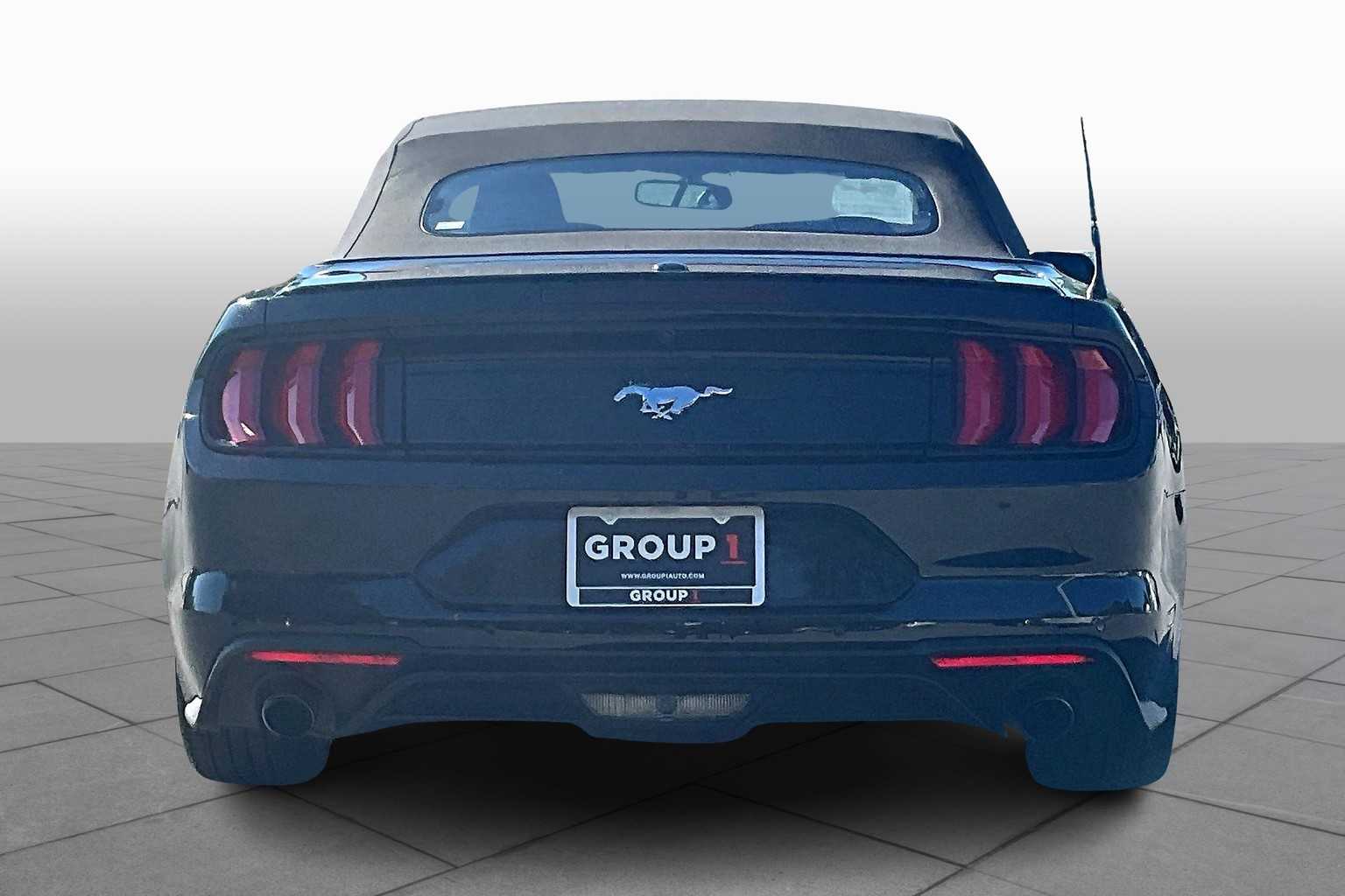 2018 Ford Mustang EcoBoost Premium photo 4