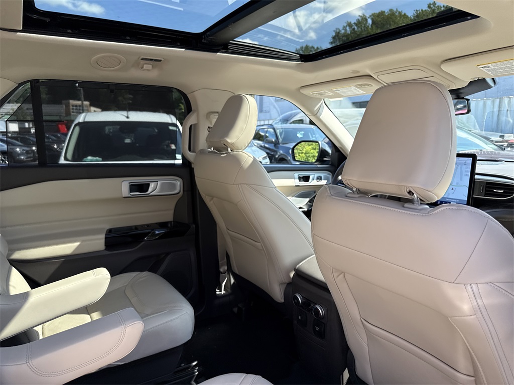 2025 Ford Explorer ST-Line photo 31