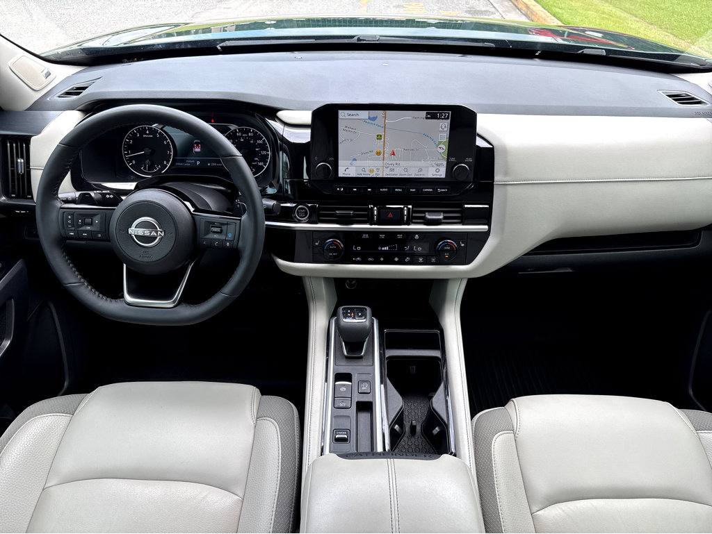 2023 Nissan Pathfinder SL photo 4