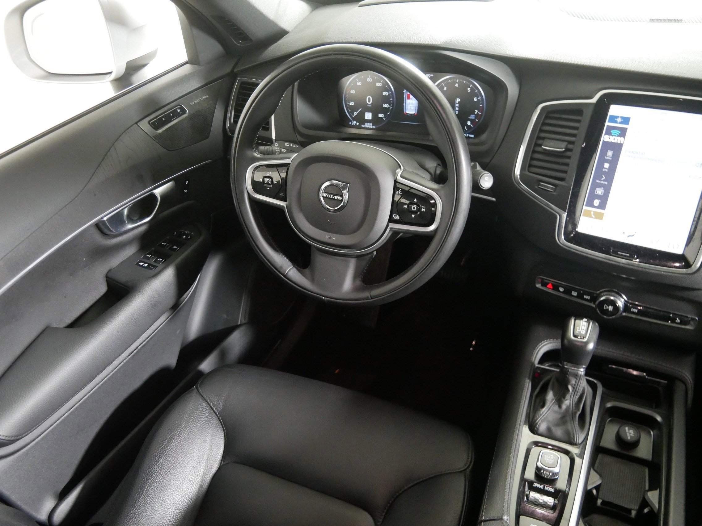 2020 Volvo XC90 Momentum AWD photo 9