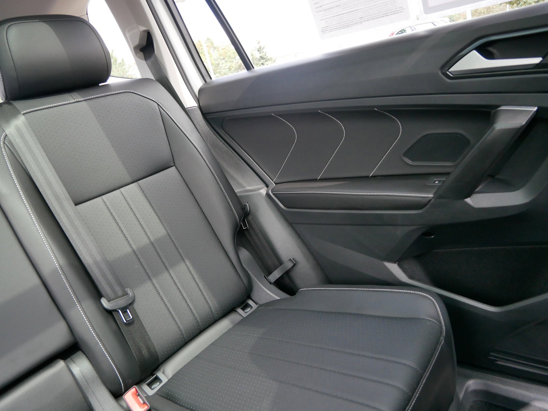 2022 Volkswagen Tiguan SE photo 14