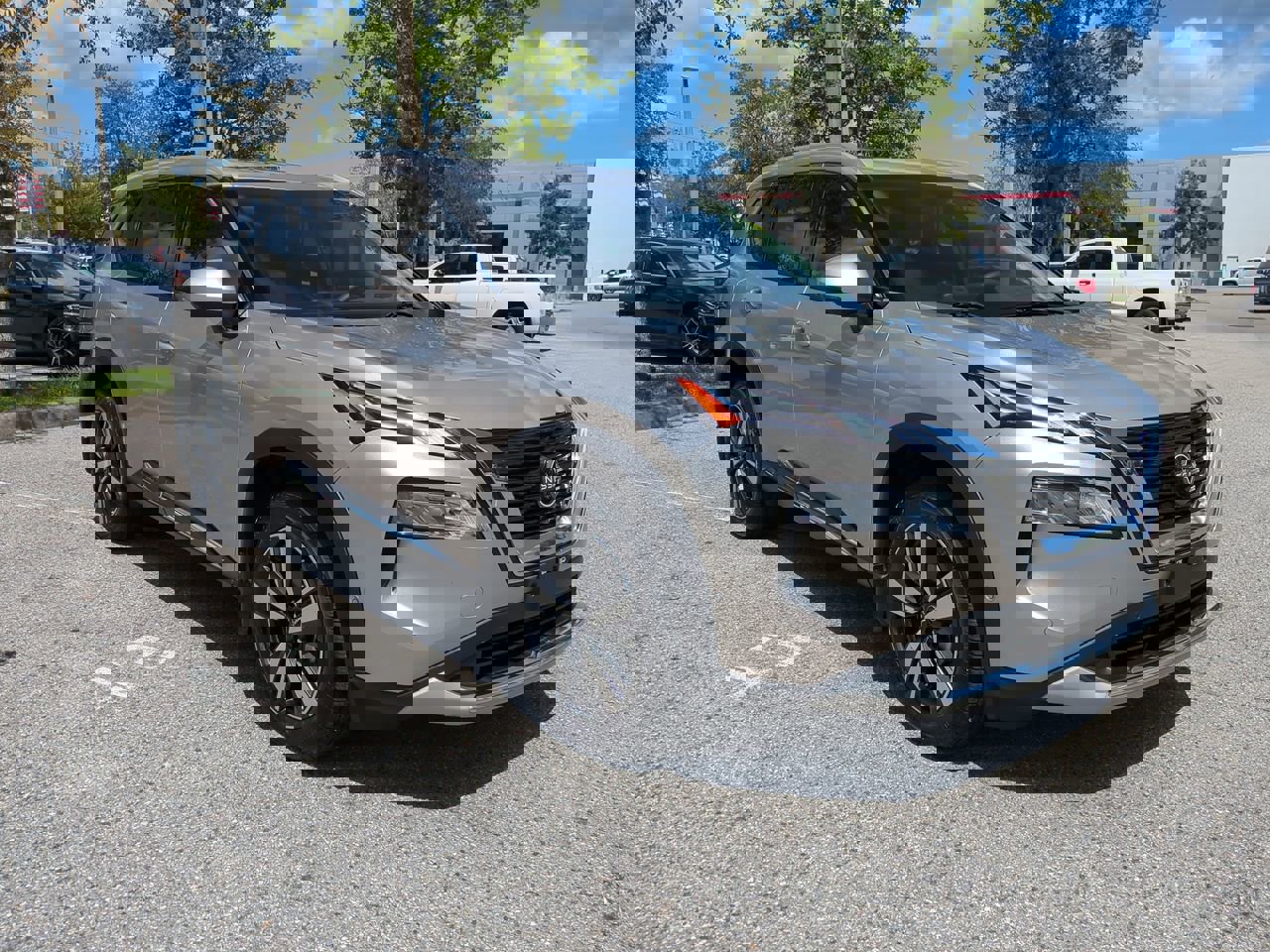 2023 Nissan Rogue Platinum photo 2