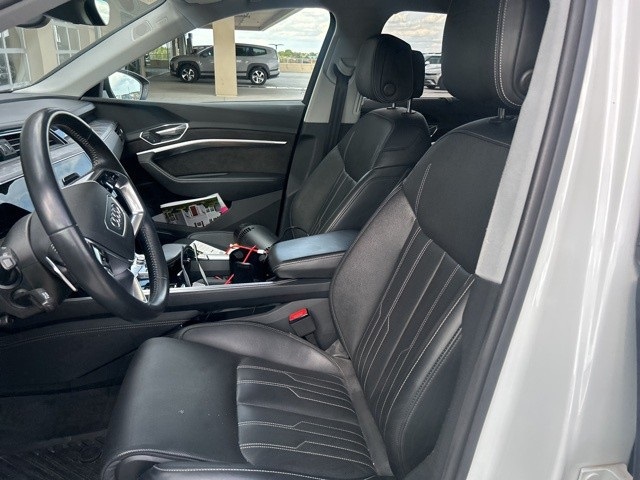 2021 Audi e-tron Prestige photo 4