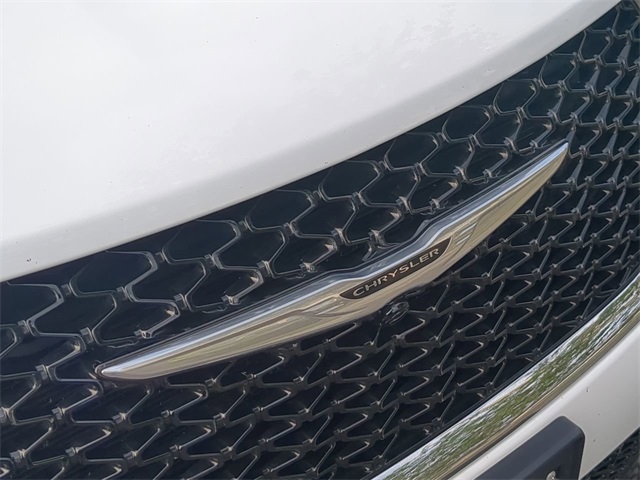2023 Chrysler Pacifica Hybrid Touring L photo 11