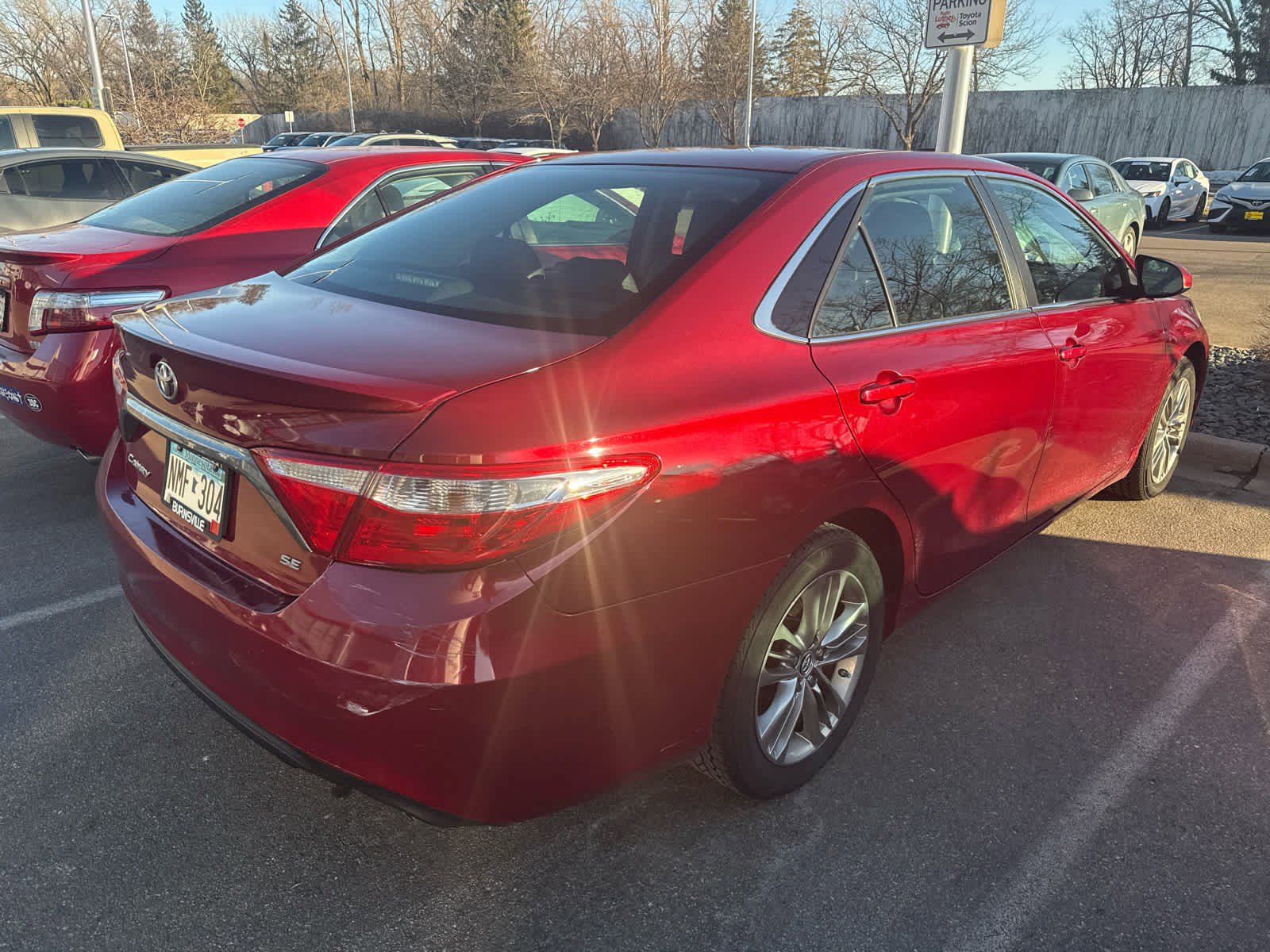 Used 2015 Toyota Camry SE with VIN 4T1BF1FKXFU991906 for sale in Golden Valley, Minnesota