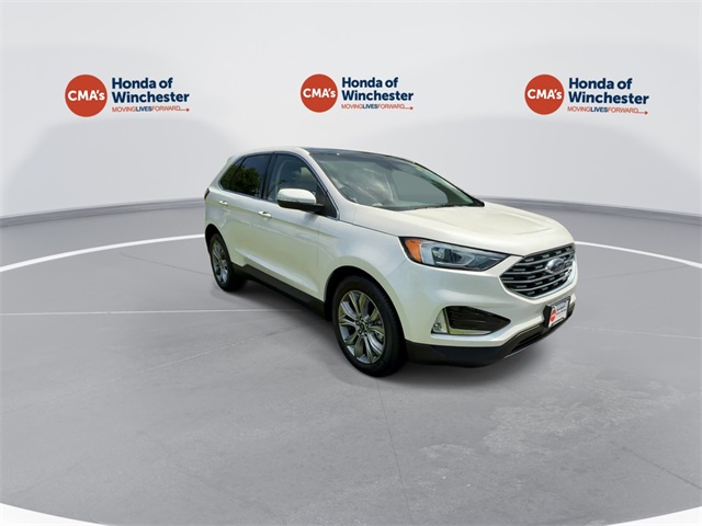 2019 Ford Edge Titanium photo 2