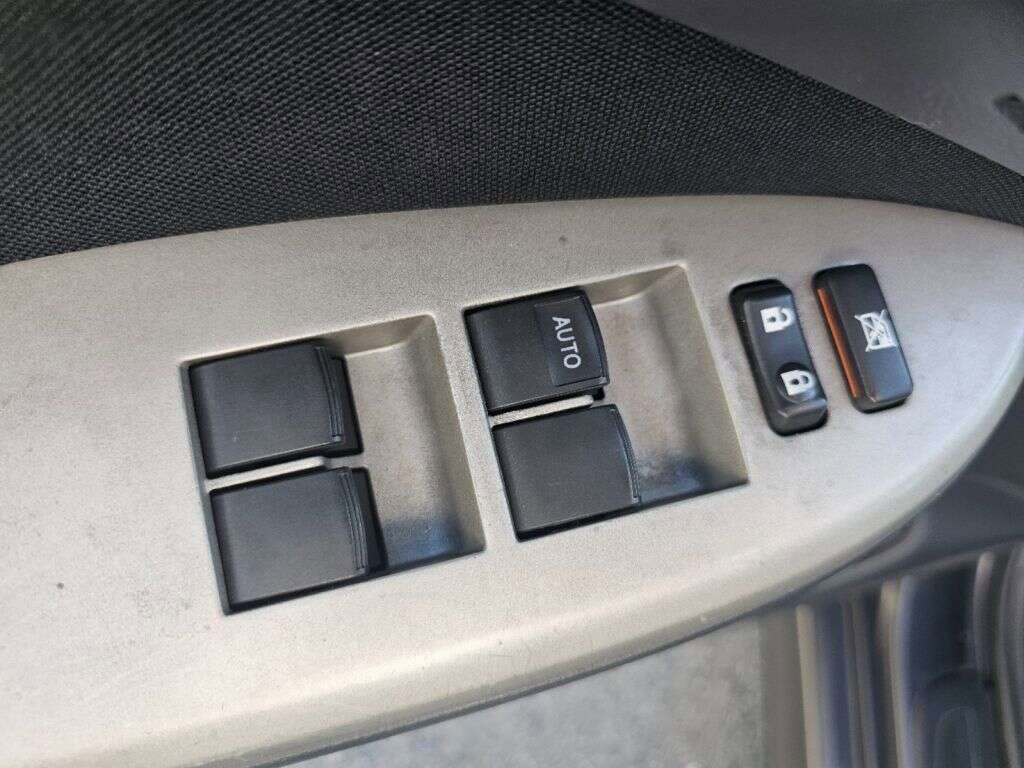 2013 Toyota Corolla L photo 4