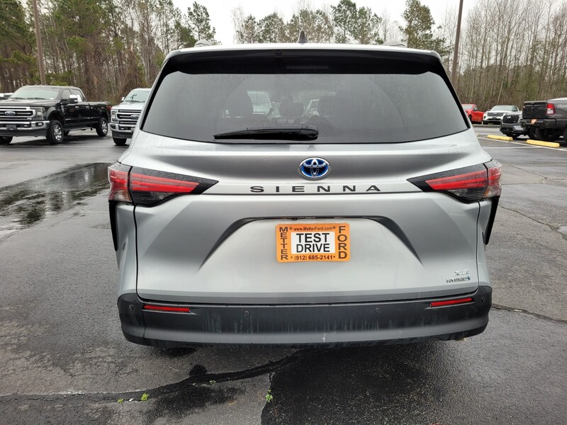 2021 Toyota Sienna XLE photo 11