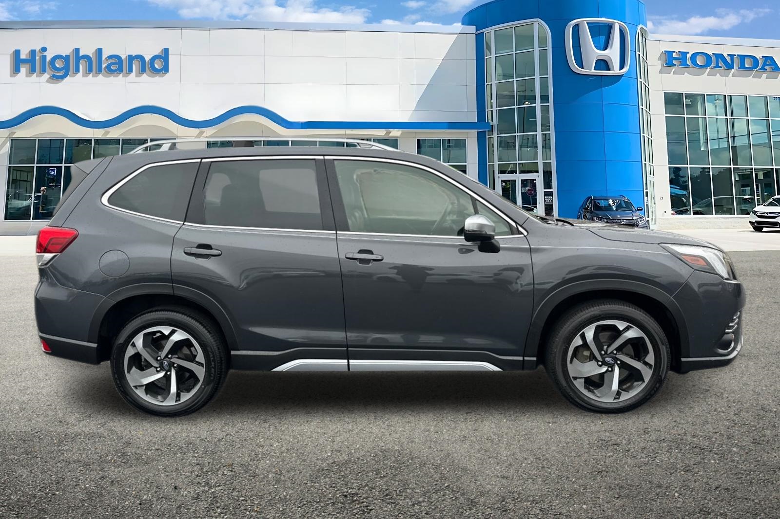 2022 Subaru Forester Touring photo 3