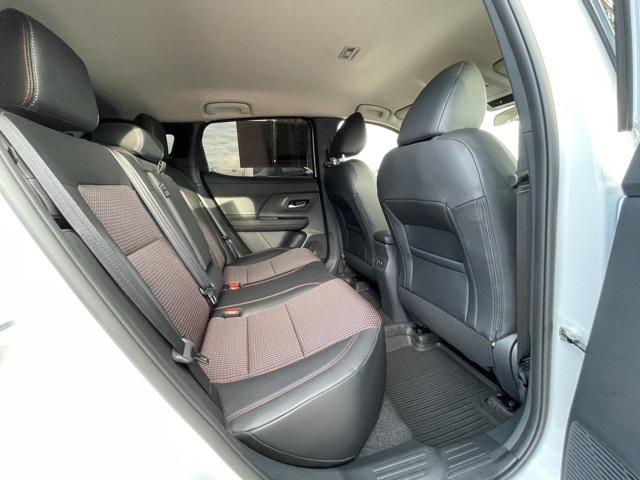 2025 Nissan Kicks SR photo 23