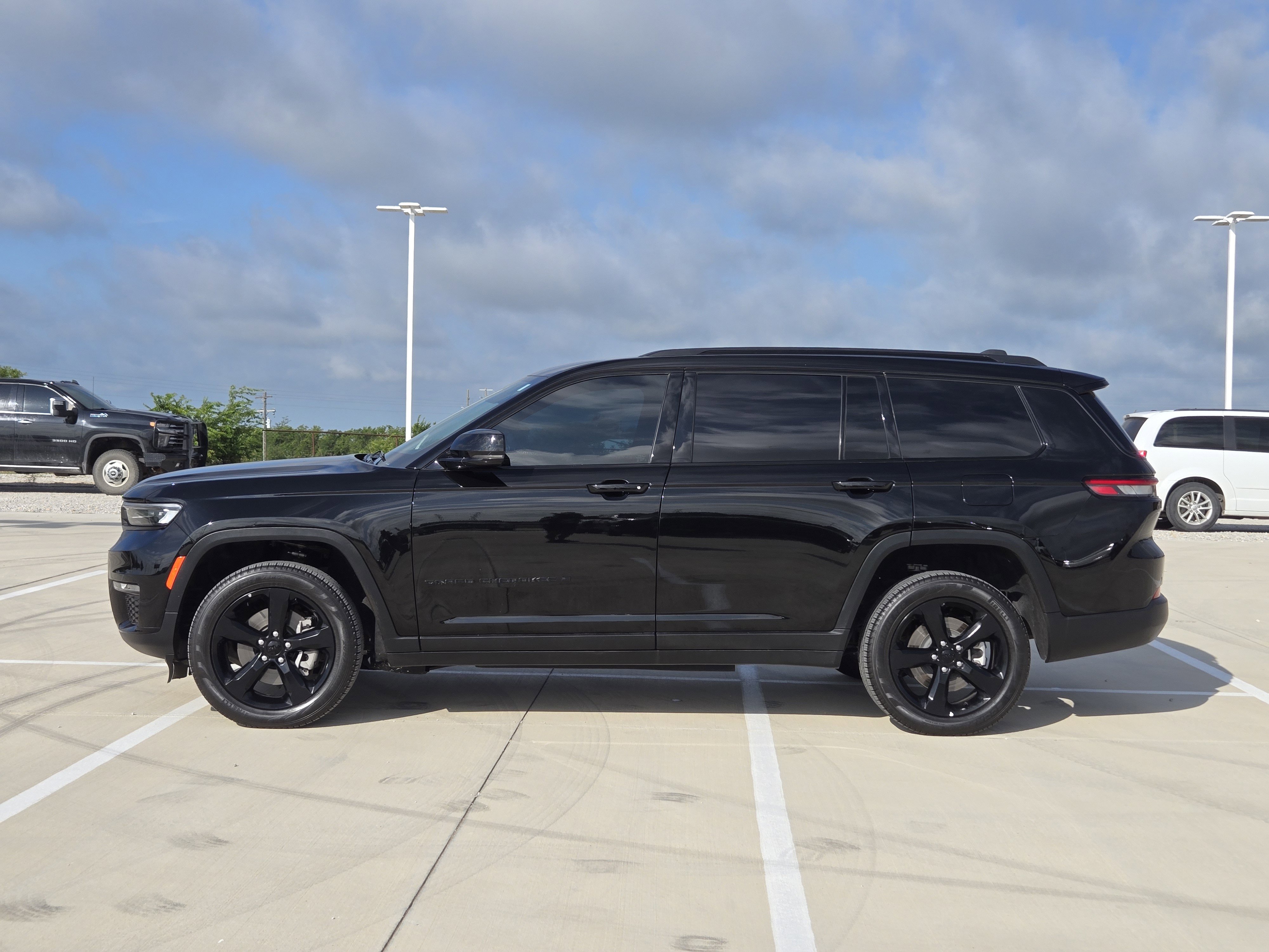 2024 Jeep Grand Cherokee Limited photo 2