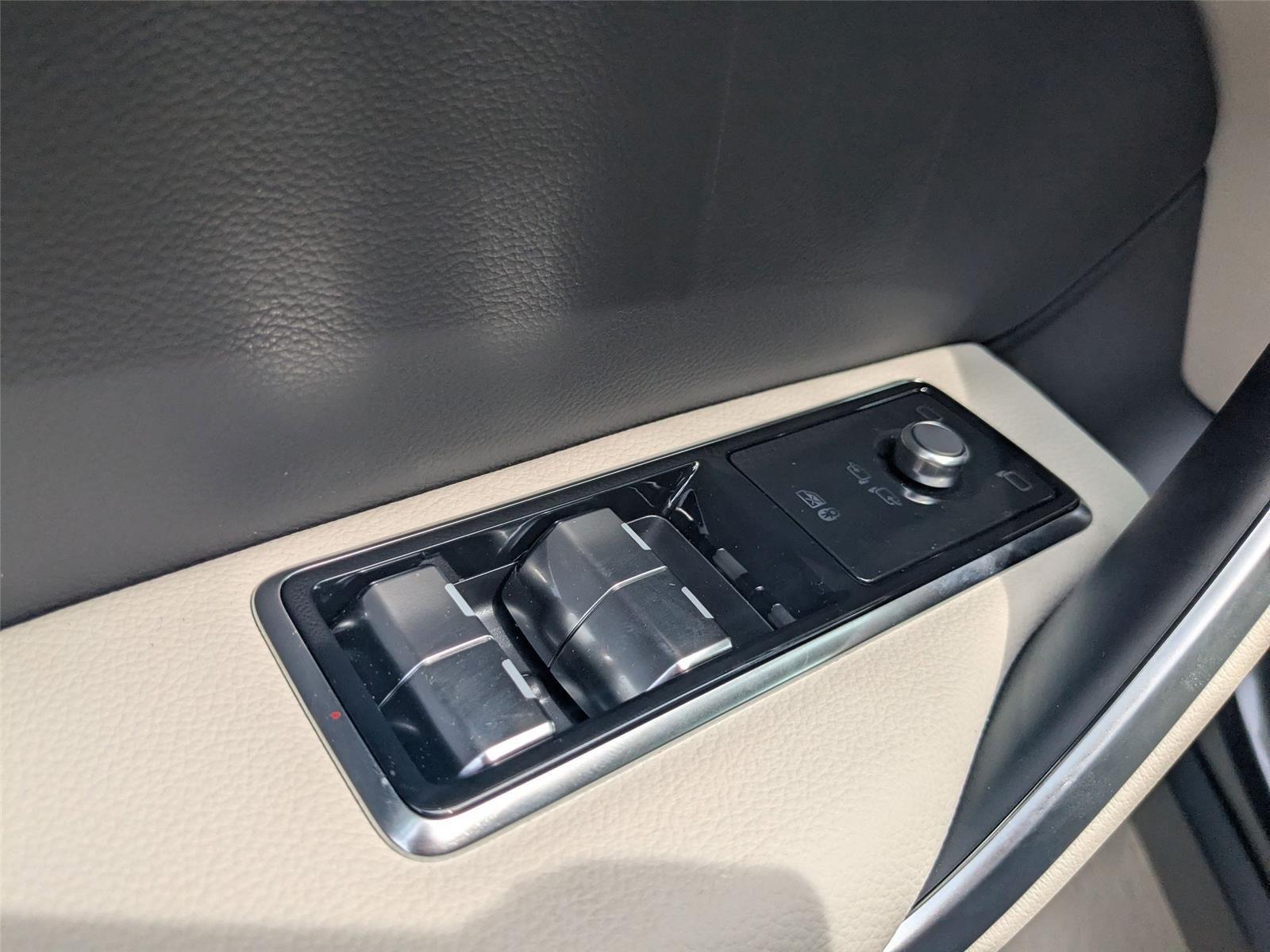 2026 Jaguar F-PACE P250 R-Dynamic S photo 11