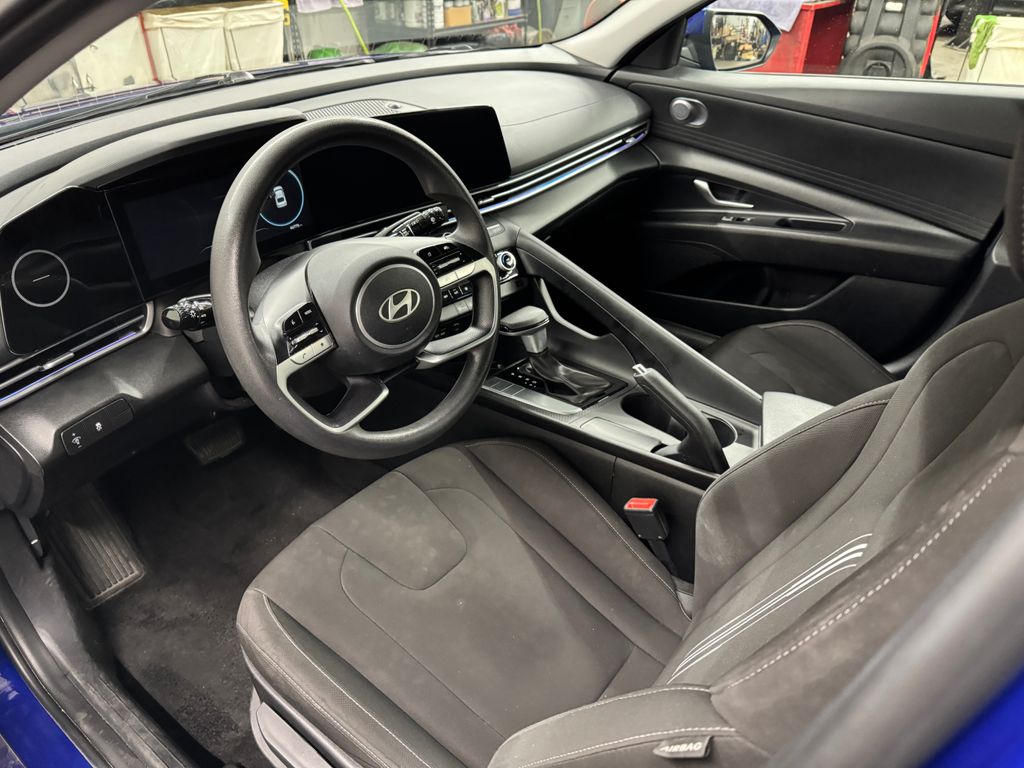 2024 Hyundai Elantra SEL photo 11
