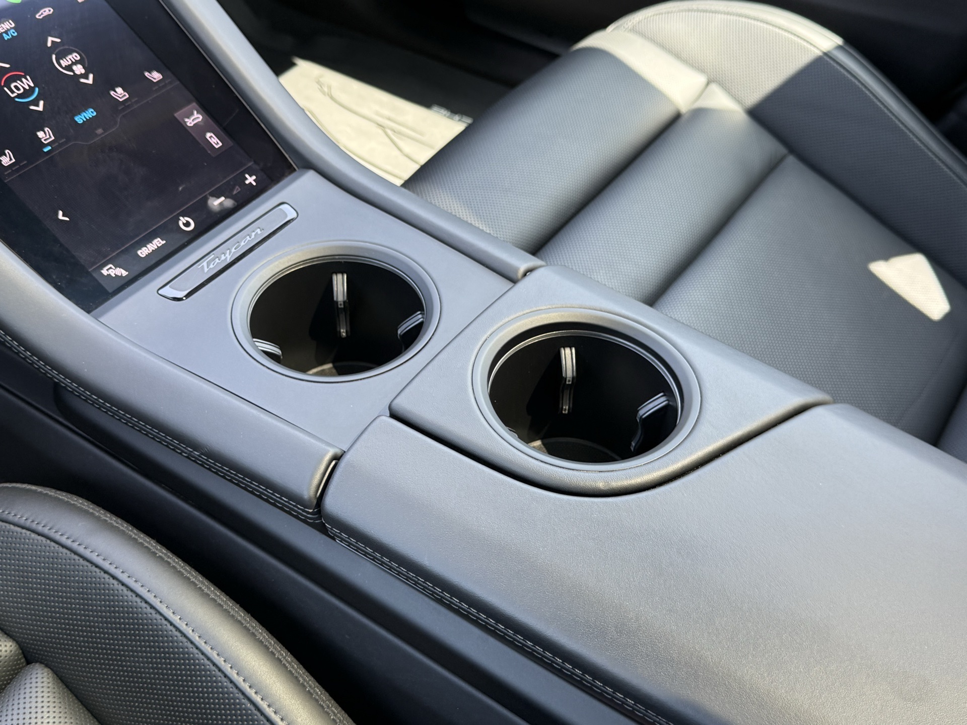 2023 Porsche Taycan Cross Turismo 4S photo 23