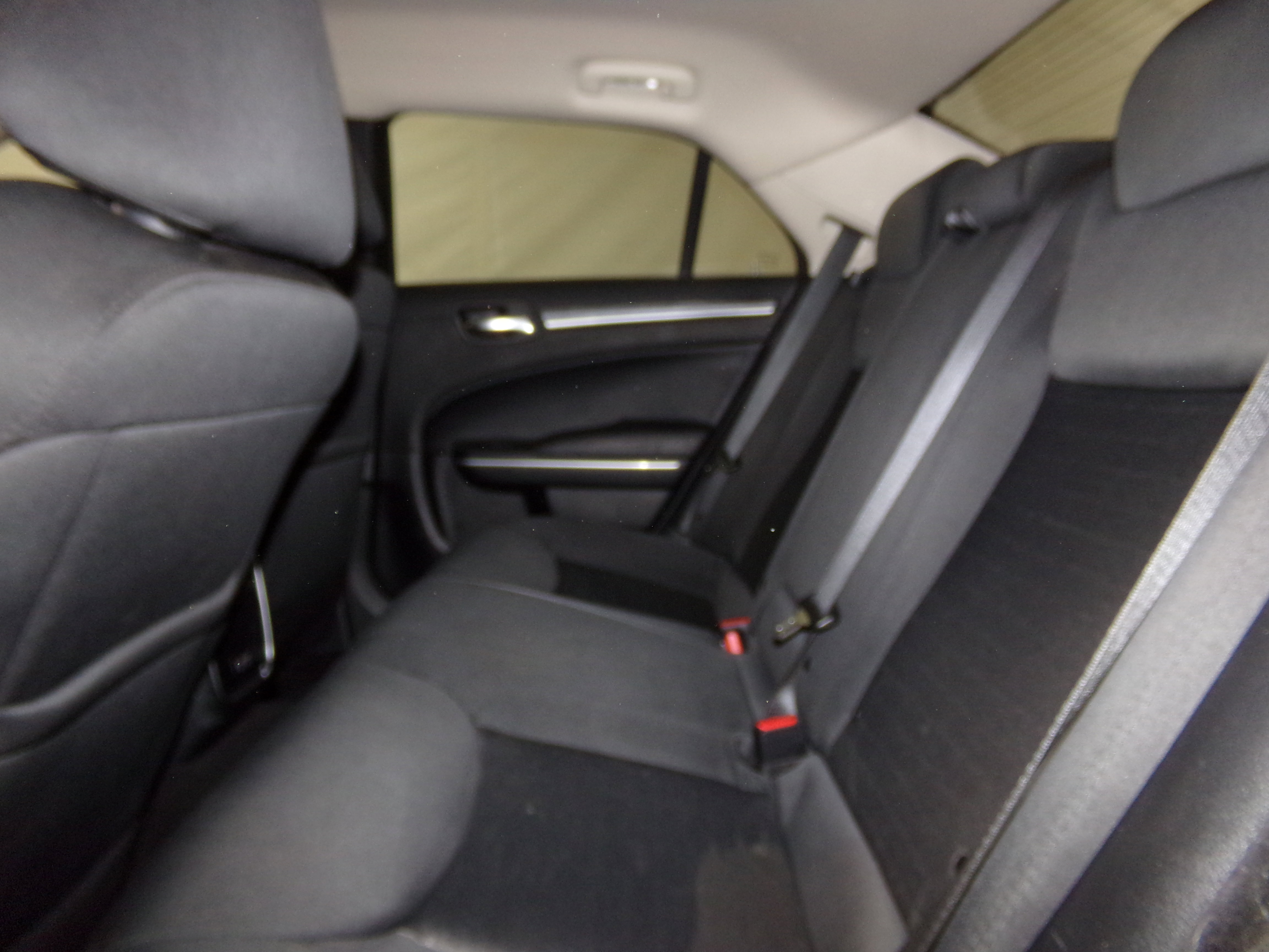 2020 Chrysler 300 Touring photo 9