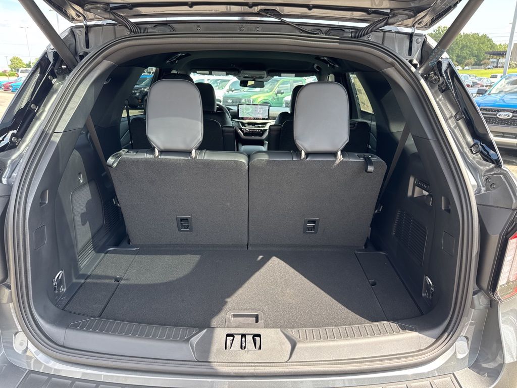 2025 Ford Explorer ST photo 18