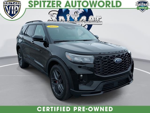2025 Ford Explorer ST-LINE's photo