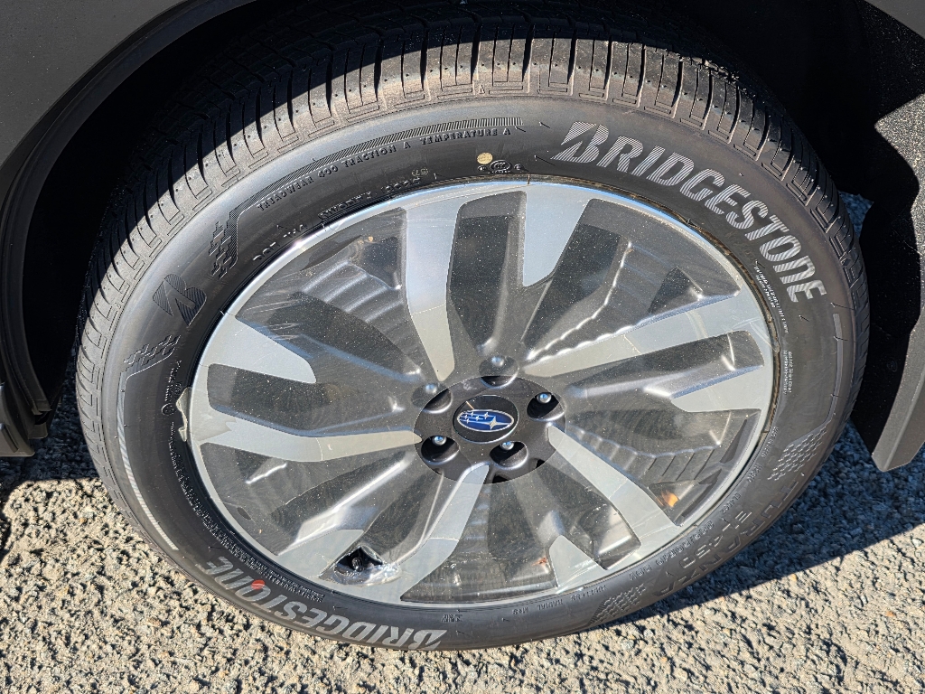 2025 Subaru Forester Touring photo 5