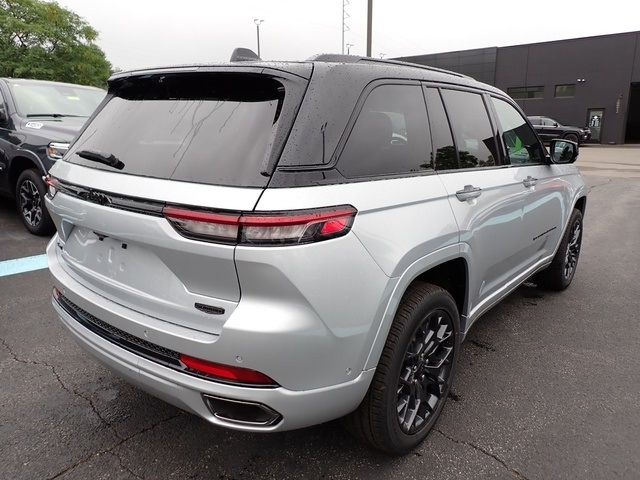 2025 Jeep Grand Cherokee Summit Reserve photo 4