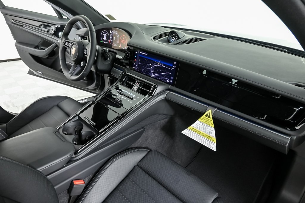 2025 Porsche Panamera Base photo 23