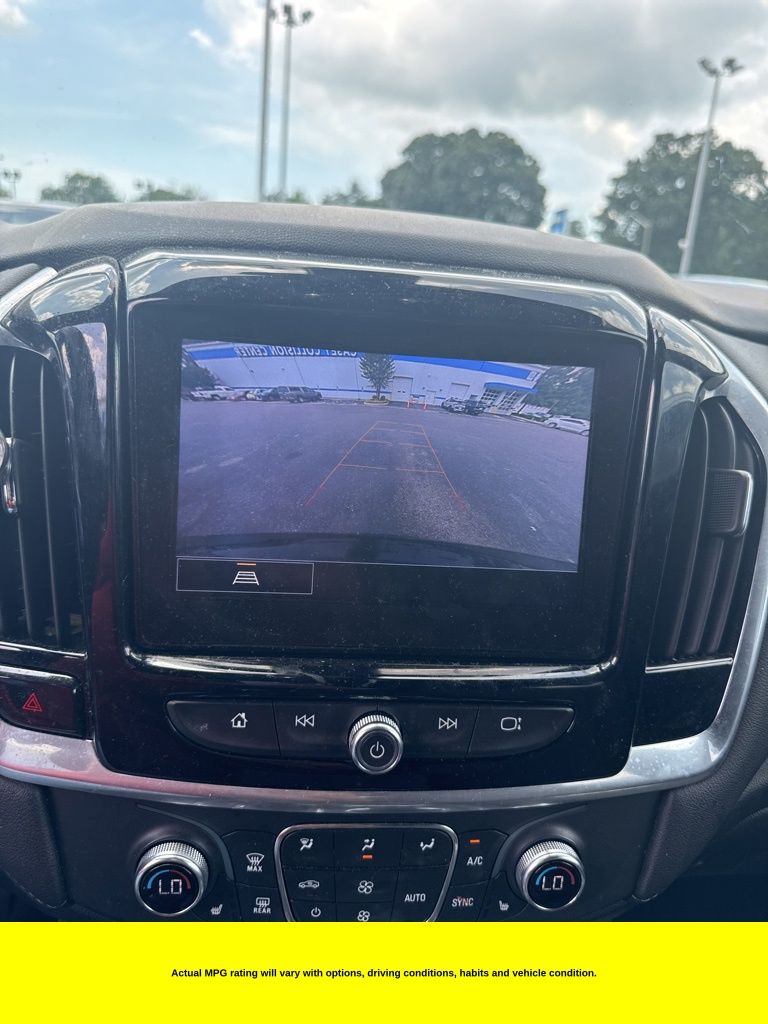 2022 Chevrolet Traverse 1LT photo 3