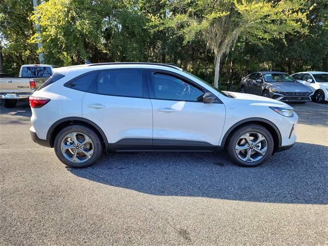 2025 Ford Escape ST-Line photo 2