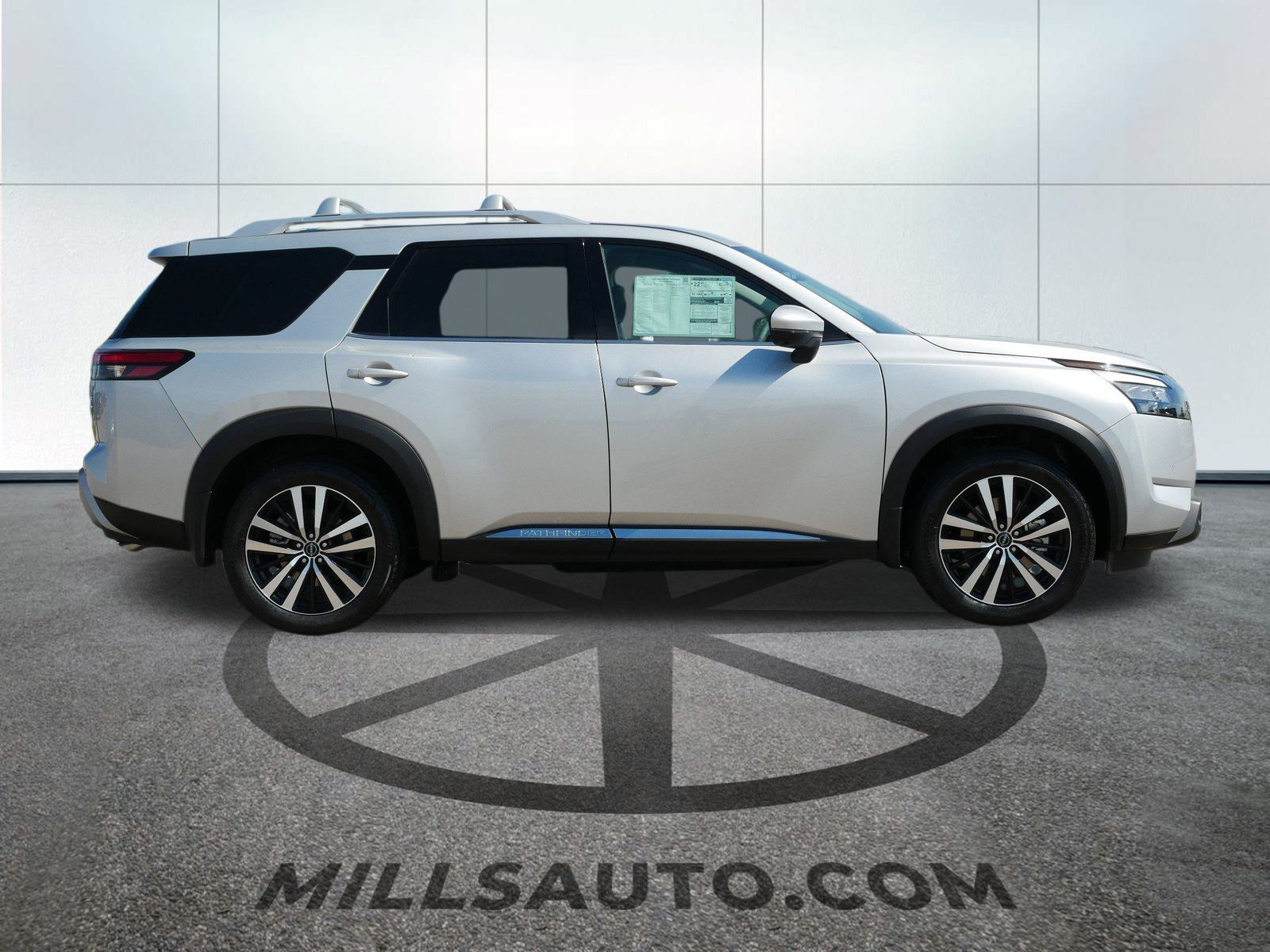 2025 Nissan Pathfinder Platinum photo 6