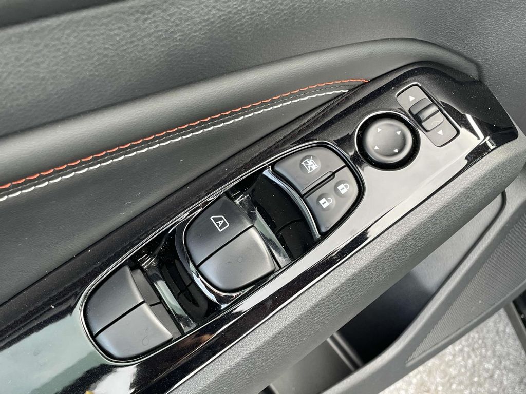 2023 Nissan Altima 2.5 SR photo 6