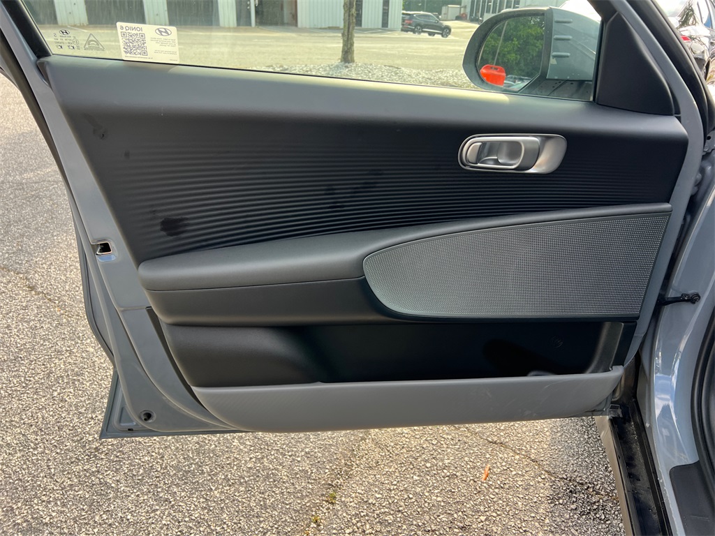 2025 Hyundai Ioniq 6 SEL photo 10