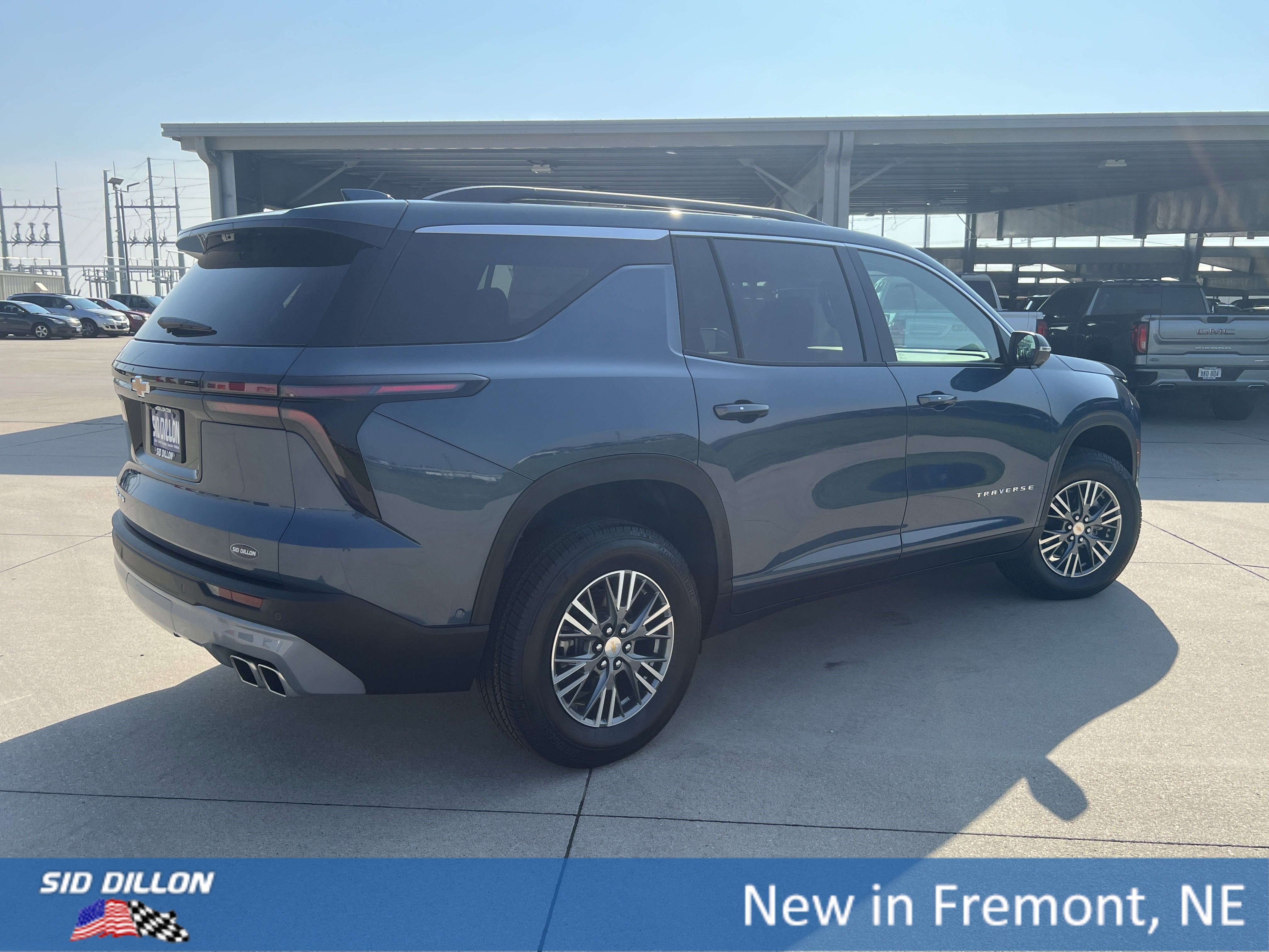 2026 Chevrolet Traverse photo 2