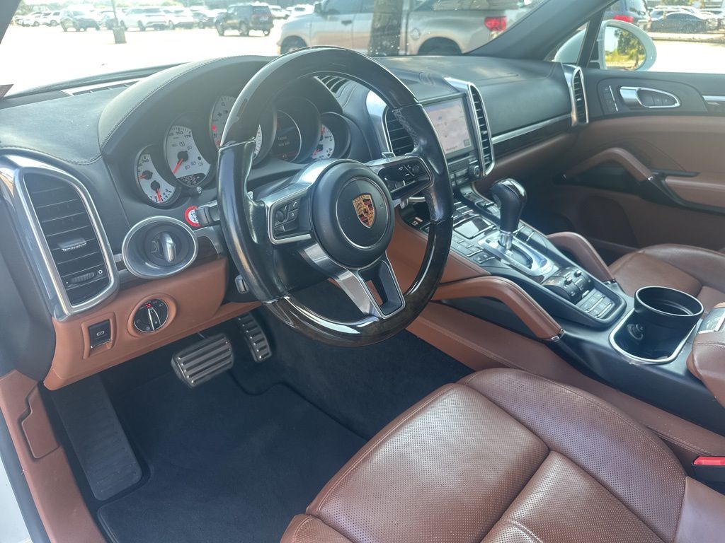 2018 Porsche Cayenne S photo 2