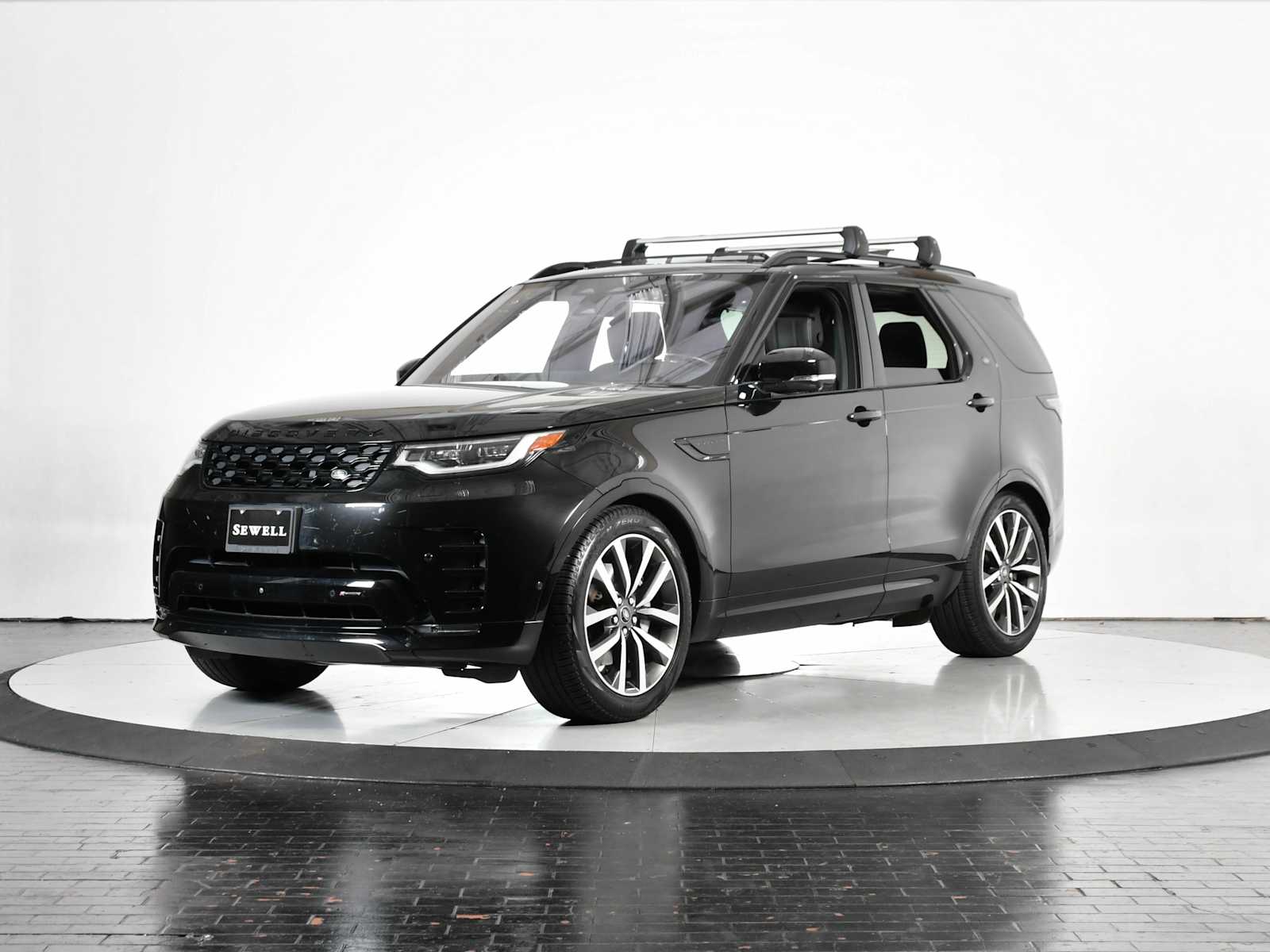 2023 Land Rover Discovery S R Dynamic's photo