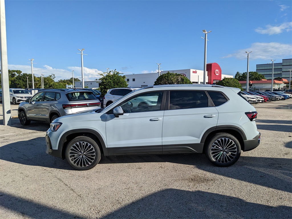 2025 Volkswagen Taos SE photo 4