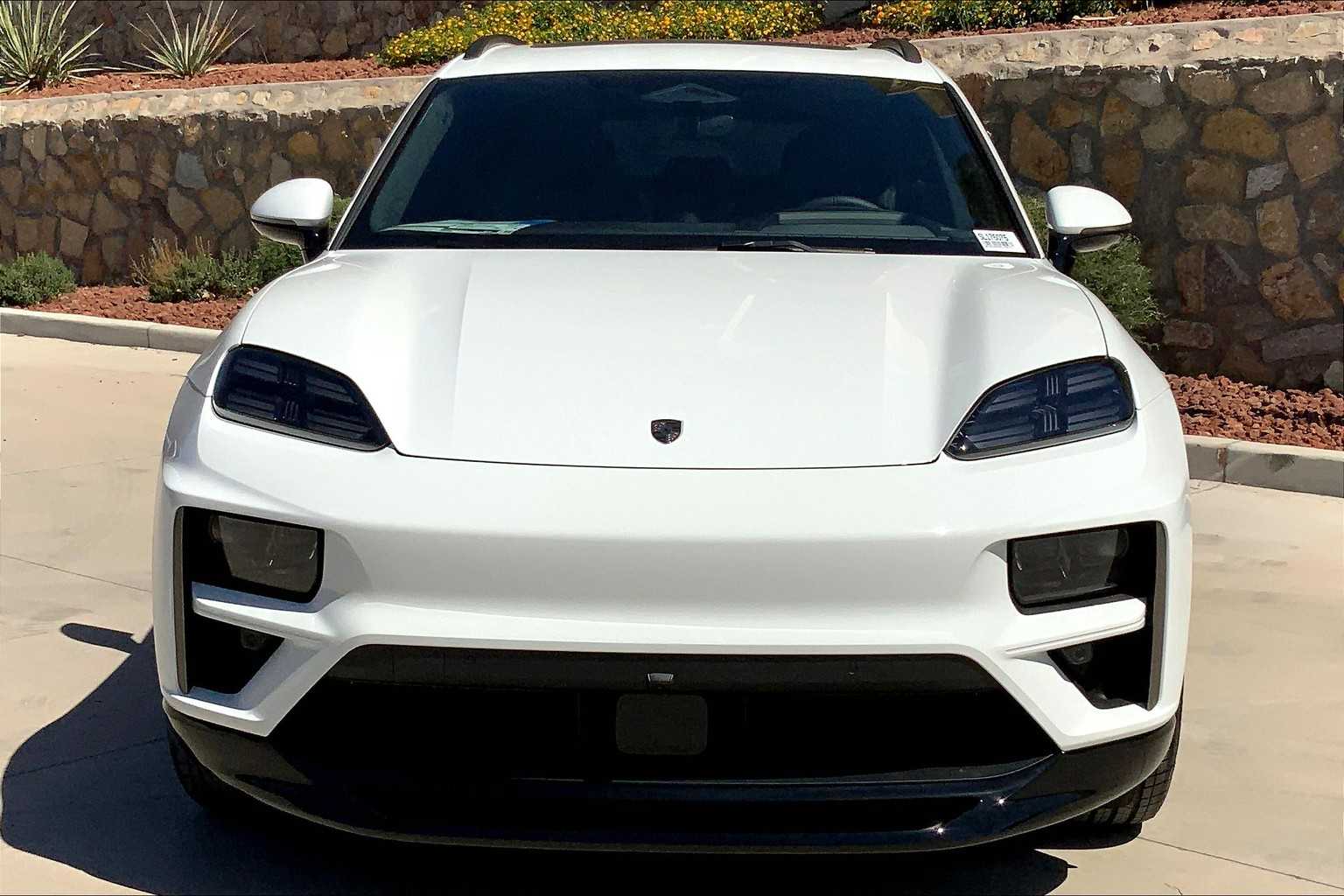 2025 Porsche Macan Electric Turbo photo 9