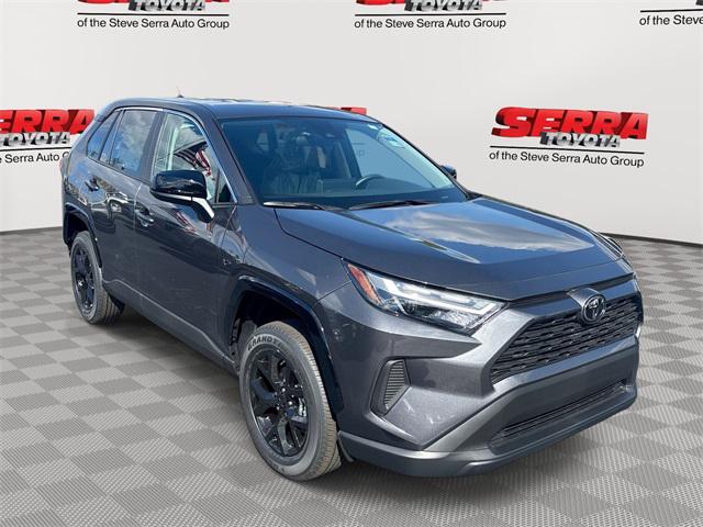 2025 Toyota RAV4 LE's photo