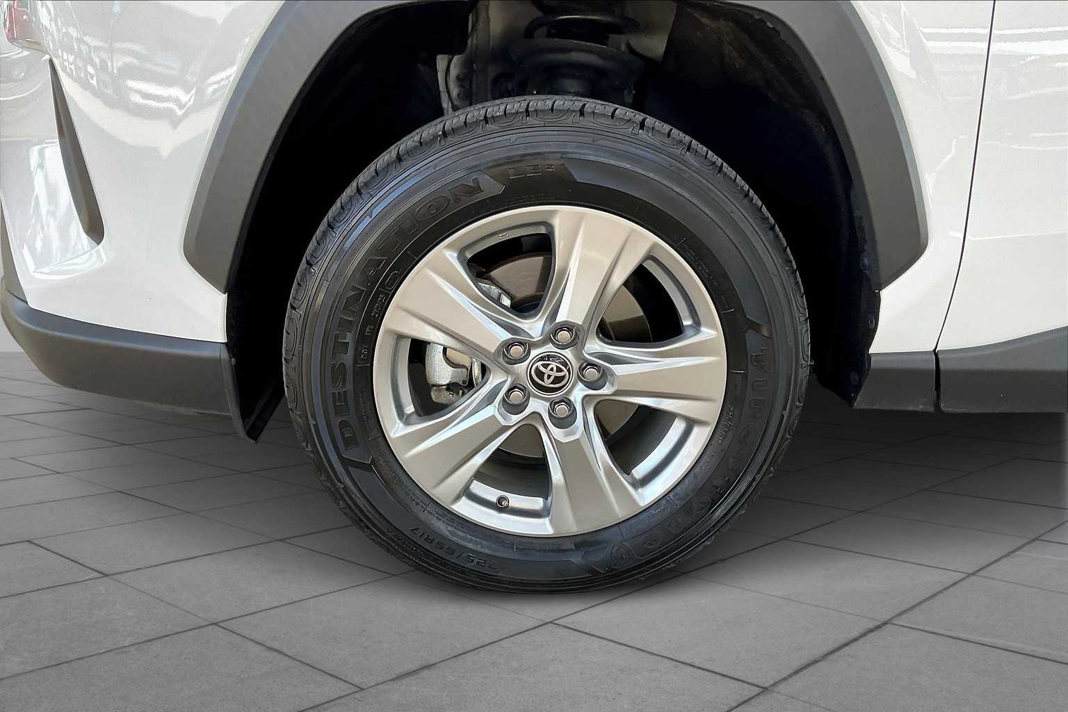 2024 Toyota RAV4 XLE photo 9