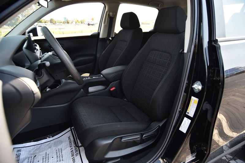 2025 Honda HR-V LX photo 16