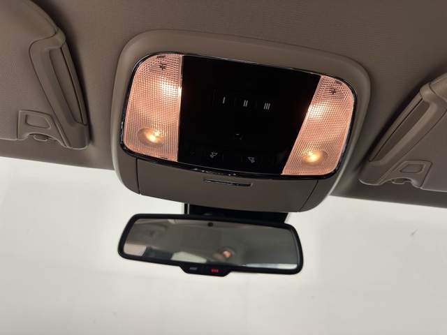 2023 Chrysler 300 Touring L photo 23